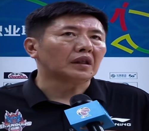 丁伟谈惨败:这不是我们的正常水平&队员非常努力赛果由教练承担