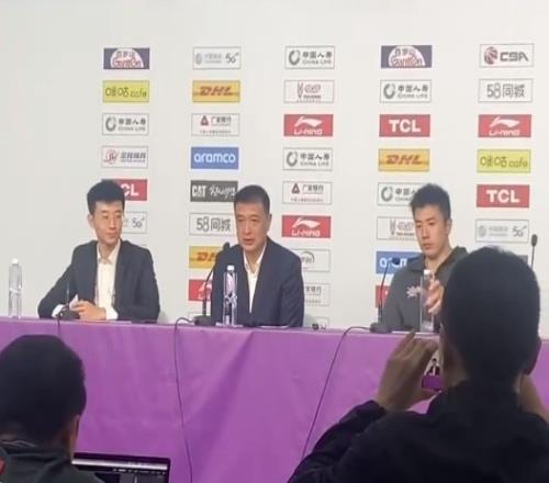 闵鹿蕾:我不是有意识给陈国豪上场时间主要是孩子努力