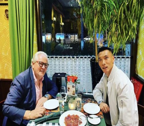 于大宝与阿里汉聚餐：12年前我们赢得足协杯后，正是在此共进晚餐