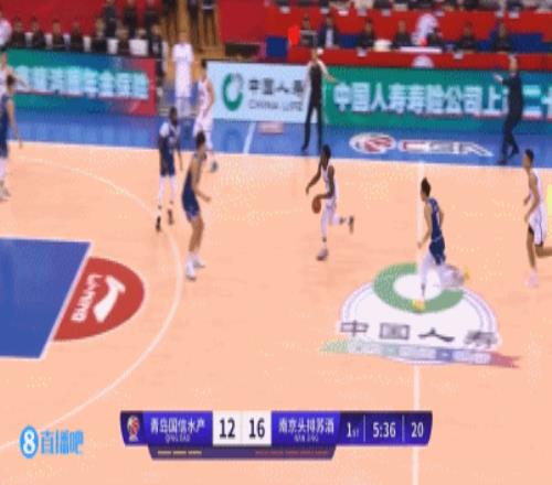 防守也有！杨瀚森内线一柱擎天连续送出大帽