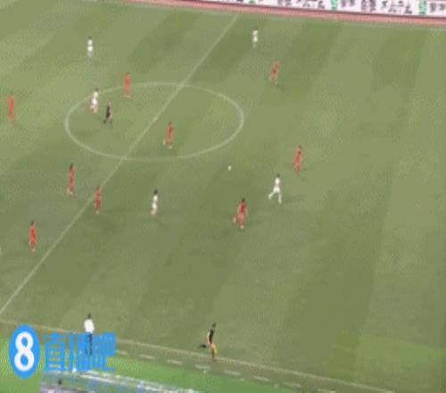 媒体人：王珊珊被过掉后丢球很尴尬，原本再过5分钟要去前场搏命
