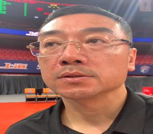 刘鹏：针对性部署了对杨瀚森的防守冯莱下一场可能会复出