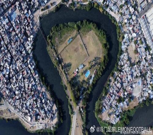 球场丨阿根廷布宜诺斯艾利斯，四面环水