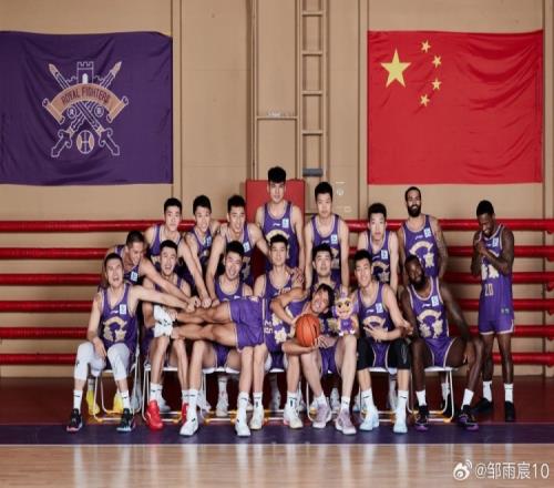 1.2万篮板奖金先生邹雨宸晒定妆照:慢慢即漫漫漫漫亦灿灿