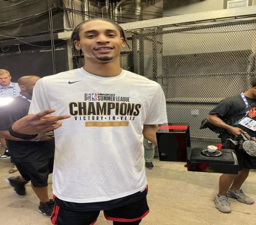 Woj:自由球员基翁约翰逊同意与篮网签下一份双向合同