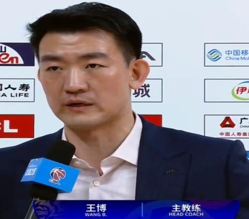 王博:球队在领先后防守出现了松懈我们要有48分钟的专注度才行