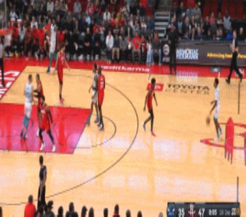 狄龙鬼手神偷半场第4断！火箭反击申京双手炸扣！