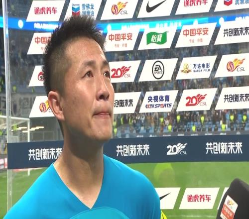 37岁阎相闯赛后哽咽:点球是转折点我们愧对球迷、愧对足球城