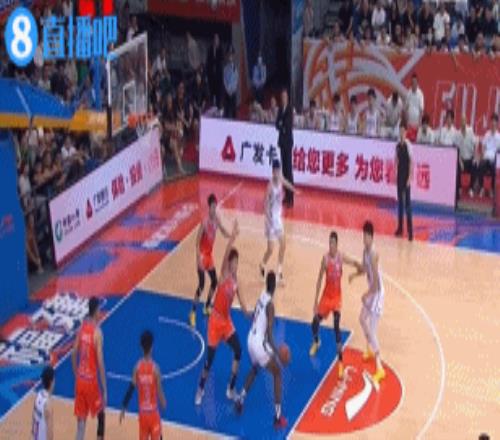 表现抢眼！浙江队外援佩里半场11中9得到23分6板三分球4中3