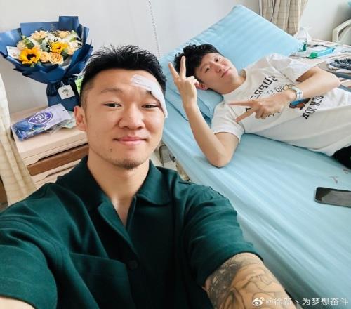 徐新探望前泰山队友王彤:果篮互送,早日康复