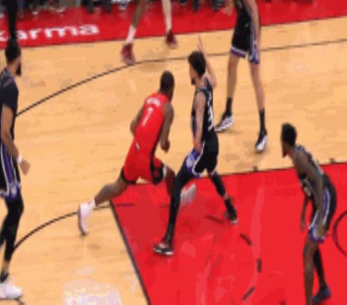 来了！惠特摩尔强攻上篮拿下个人NBA生涯首分