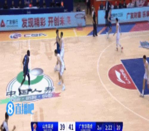 不讲理!沙约克半场10中5贡献15分4板次节屡屡通过个人能力追分