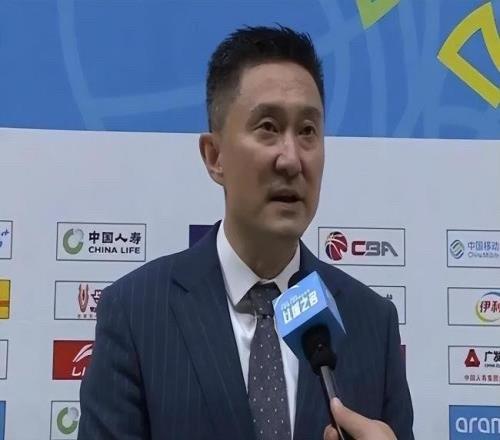 杜锋:之前我看直播山东主场人不多但是今天我们来了都坐满了