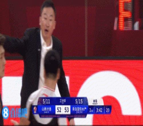 王睿泽被犯规没吹青岛主帅刘维伟不满判罚被吹T