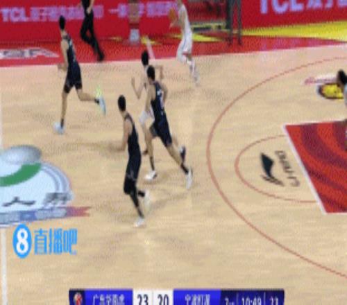 阿尔斯兰半场8中2拿到10分4助飙中超远三分