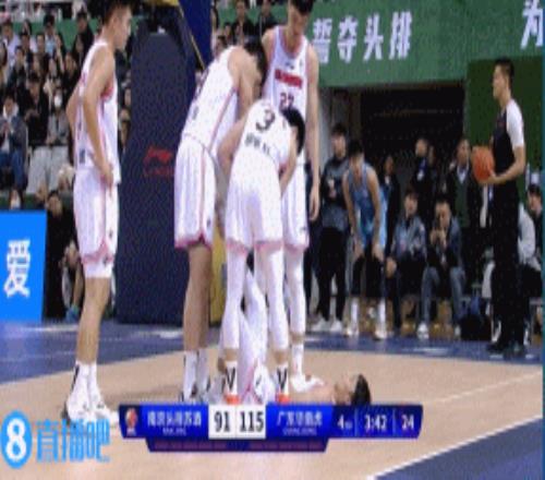 太辛苦了！徐杰出战35分钟砍下31分累到抽筋拉伸处理后被换下场