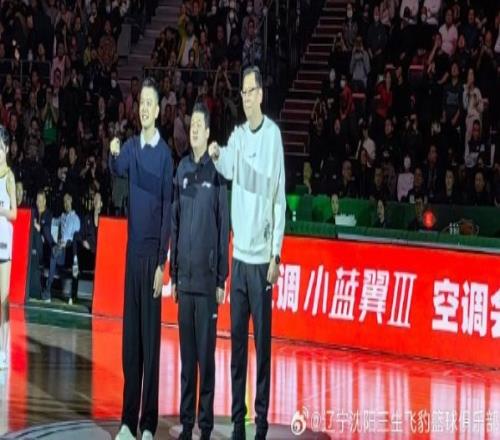 领取总冠军戒指!杨鸣发博:今天很开心未来祝更好