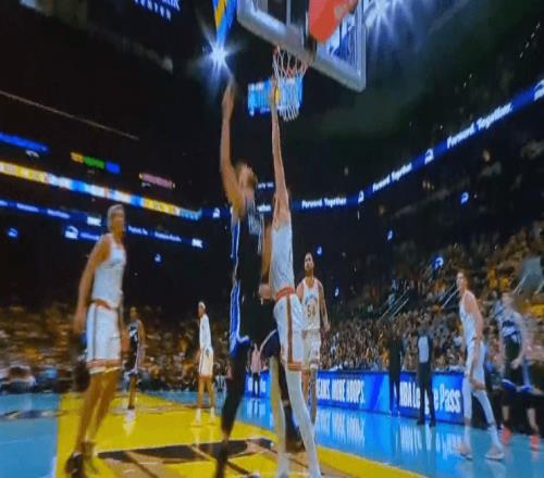 科林斯伸直手臂干净防守!裁判:谢谢你NBA也是有好人的