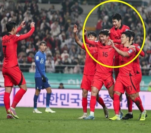 李刚仁INS被冲：请删除黄义助照片！侮辱粉丝！男人的义气真了不起！