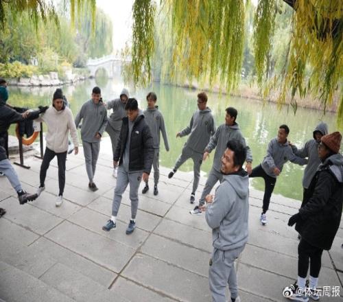 真是来旅游的今晚亚冠大战在即，昨天卡雅FC还在济南组织团建