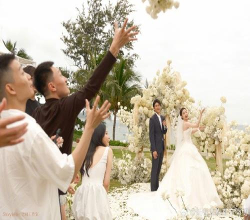 恭喜!亚泰门将芦宁大婚礼成,成为长春女婿