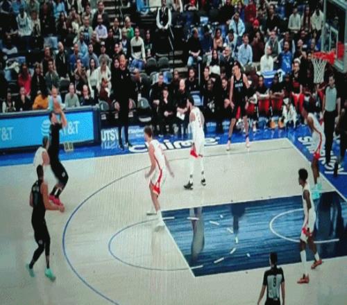 NBA官方:东契奇因在对阵火箭的比赛中假摔被罚款2000美元