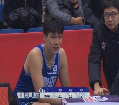 真全能!杨瀚森6中2拿到11分16板8助4帽罚球14中7