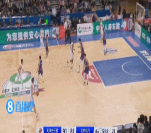 北京队俩小外只得1分！探长：他俩虽然上场时间不多但表现确实拉