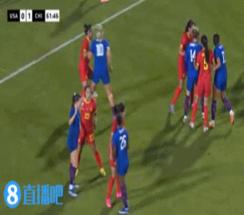 中国女足连续解围失误，美国女足兜射死角扳平