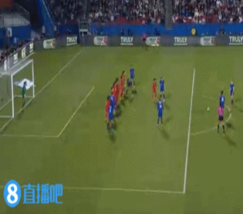 中国女足连丢两球12遭反超！美国19岁小将无人盯防贴地斩