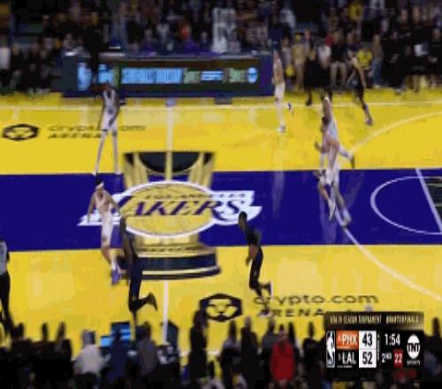 现场高呼MVP！詹姆斯接击地妙传轻松上篮然后碾压2+1连打布克5分