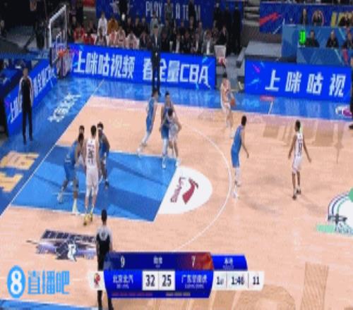 状态不错!周琦首节内线连连得手6中5得到12分1篮板