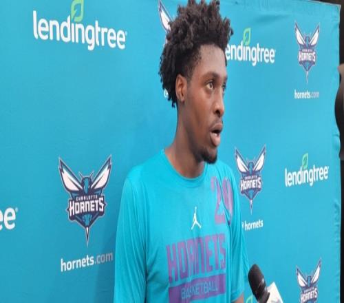 Woj:黄蜂计划与中锋内森门萨签下一份双向合同