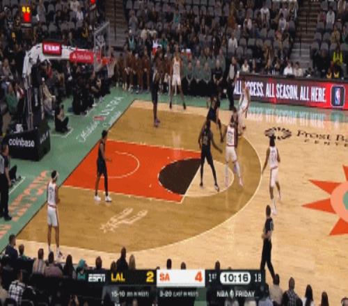 欢迎来到我征战20年的NBA!詹姆斯抢断文班快攻招牌单臂战斧飞扣