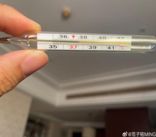 早日康复！范子铭晒照低烧37度5：没防住打广东时就开始不舒服