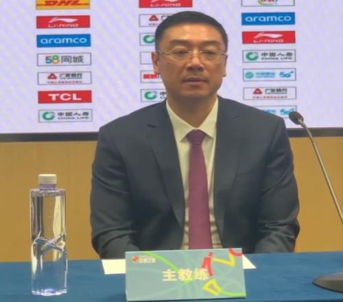 刘鹏:队伍现在在轮换方面确实碰到一些困难但健康是第一位