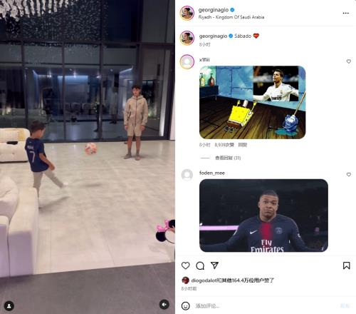 C罗在家和儿子踢球，小儿子身穿姆巴佩巴黎球衣