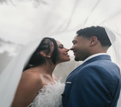 姐弟恋！18岁罗克新婚妻子大他5岁，在汽车经销商担任秘书