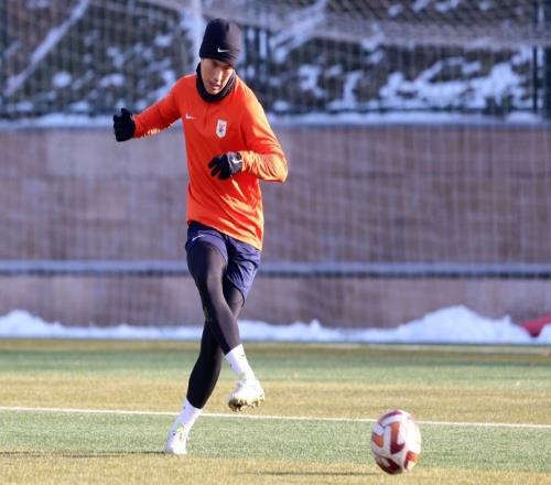 山东泰山U21队持续进行高强度训练，积极投入到冬训备战中