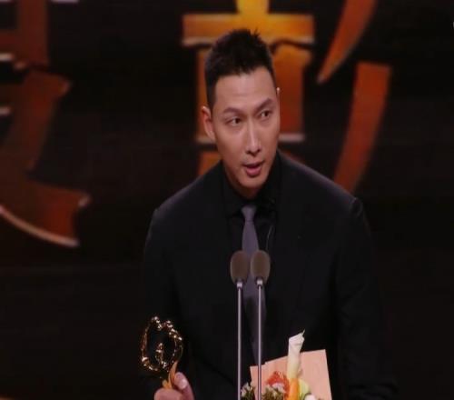 恭喜!易建联获得微博年度影响力体育人物奖