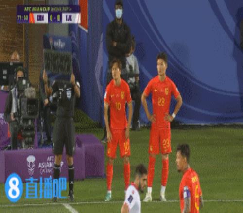 武磊、戴伟浚被换下!国足第72分钟换人:谢鹏飞、林良铭替补登场