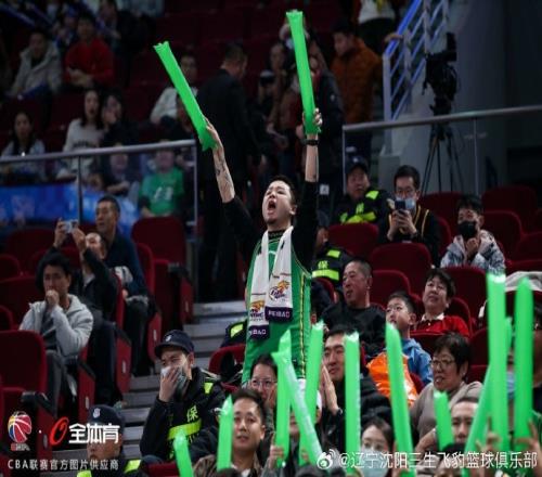 据说今晚有4000辽篮球迷在五棵松为球队加油!你们是最佳第六人!