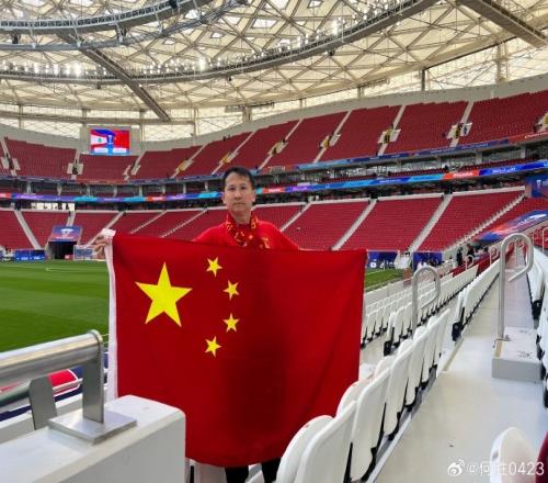 退钱哥:今天国足的比赛球场内播放“科目三”,相当炸烈