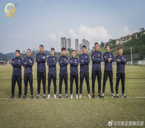 教练团队到位,备战新赛季!一线队教练组全体首次合影