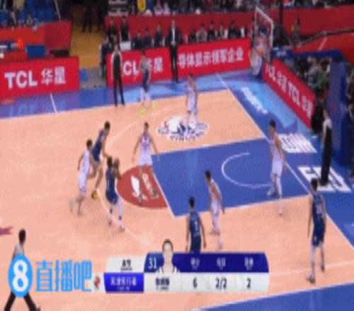 如入无人之境！杨瀚森挡拆顺下接球单臂滑翔劈扣得手