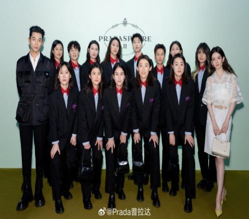 穿普拉达的女足!众女足国脚身穿普拉达全新制服展现飒爽英姿