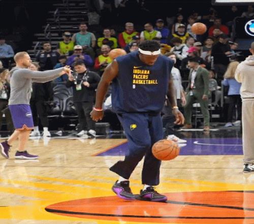 NBA脚法最好公认吧西亚卡姆秀足球技艺颠球&头球游刃有余