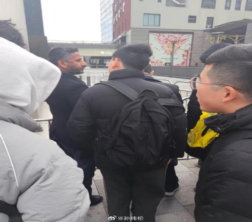 媒体人:领事馆相关人员抵达C罗酒店,C罗还未离开