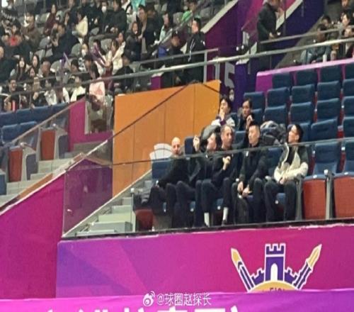 探长：乔帅来看北控VS上海了他今天主要考察廖三宁和李弘权