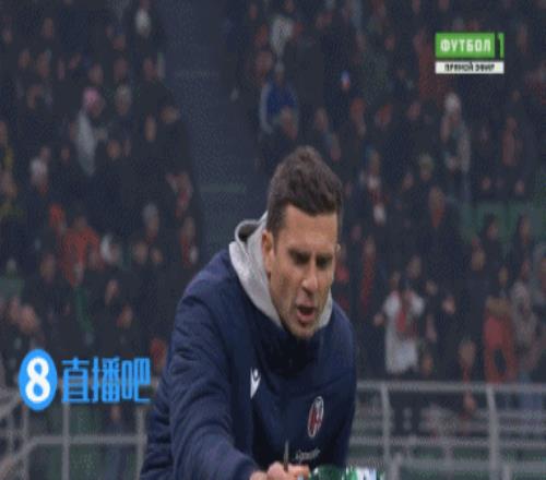 米兰获点，莫塔场边暴怒抗议遭红牌罚下